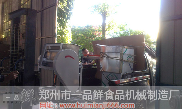 和面機(jī)和揉壓機(jī)已經(jīng)裝車完畢